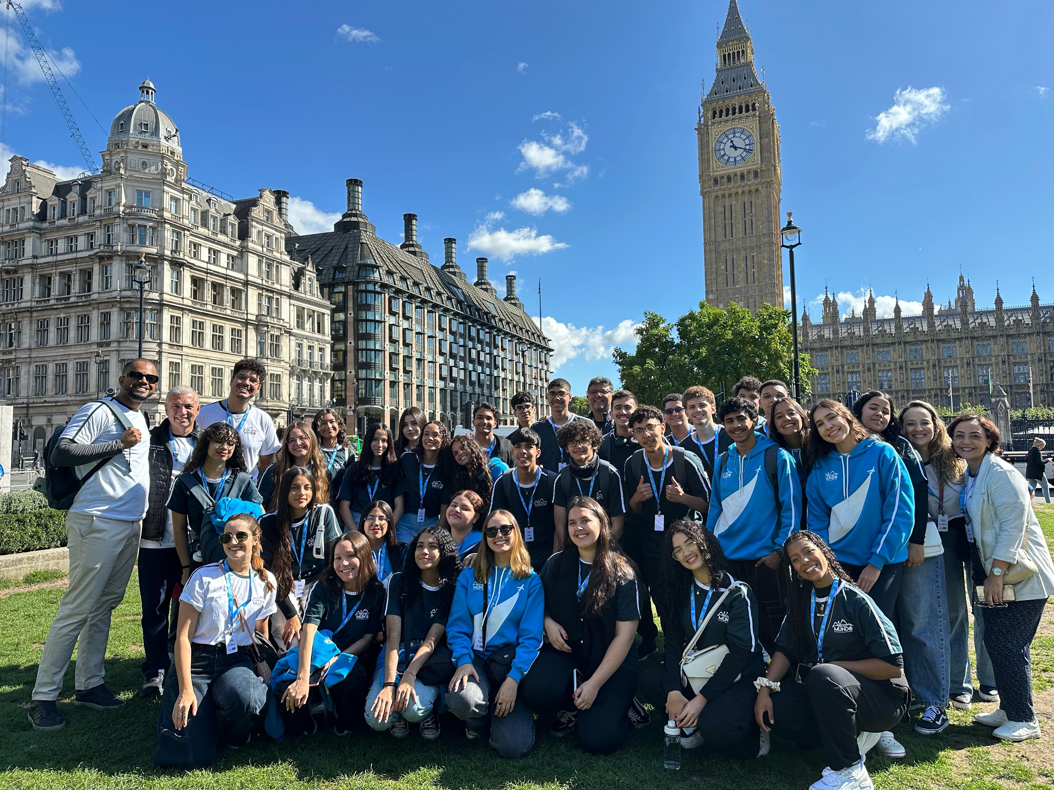 Estudantes do Pontes para o Mundo visitam pontos turísticos de Londres
