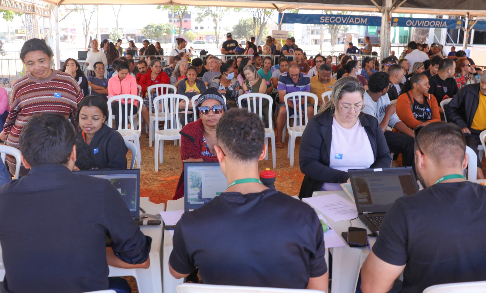 Serviços gratuitos atraem público em edição do GDF Mais Perto do Cidadão no Riacho Fundo II