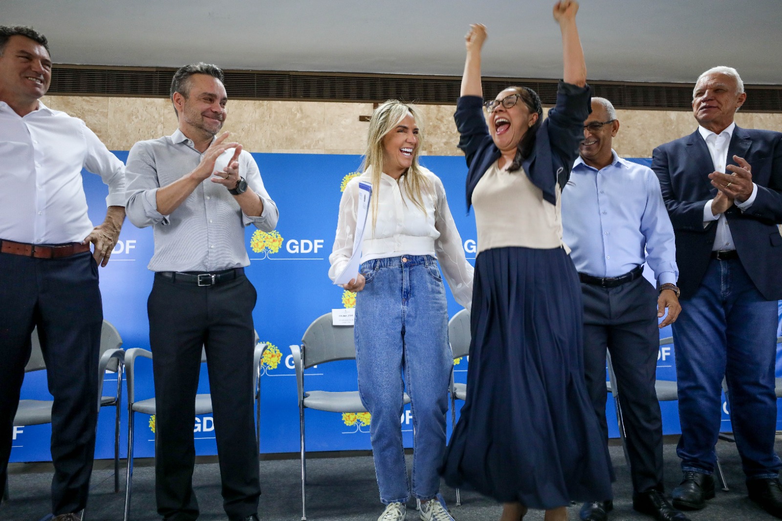 Celina Leão entrega 34 escrituras a igrejas e entidades sociais no DF