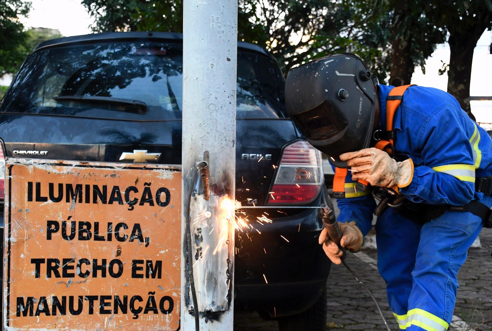 Mutirão nas quadras 700 da Asa Norte repara iluminação após furtos de cabos