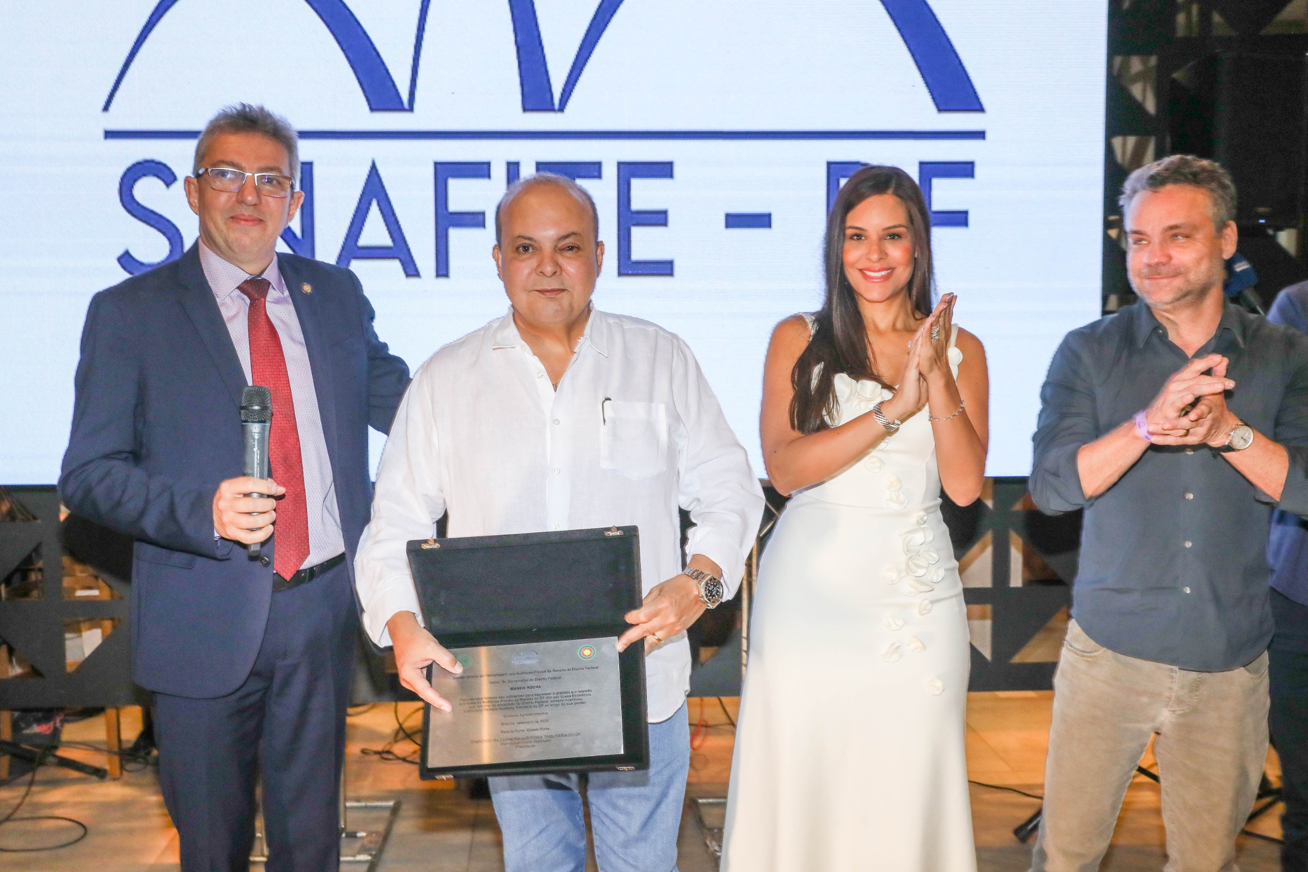 Ibaneis Rocha é homenageado em evento de celebração ao dia do auditor-fiscal da Receita do DF
