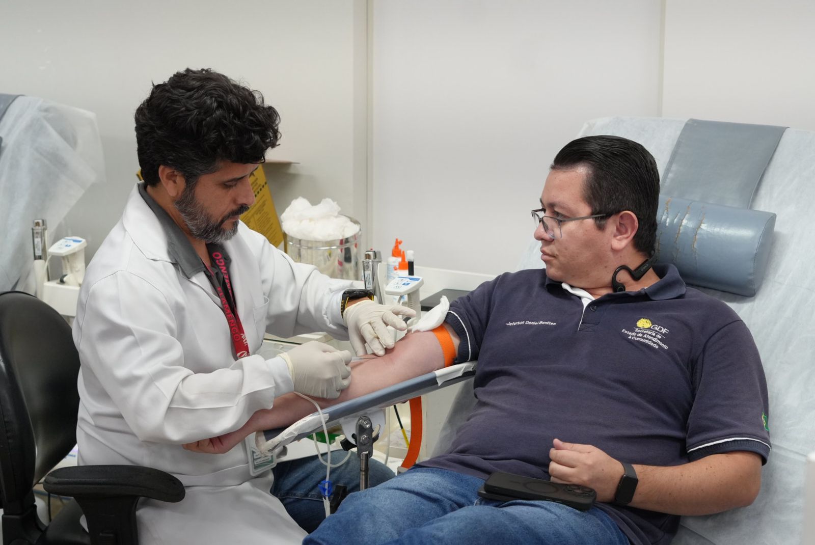 Servidores da Secretaria de Atendimento à Comunidade doam sangue no Hemocentro