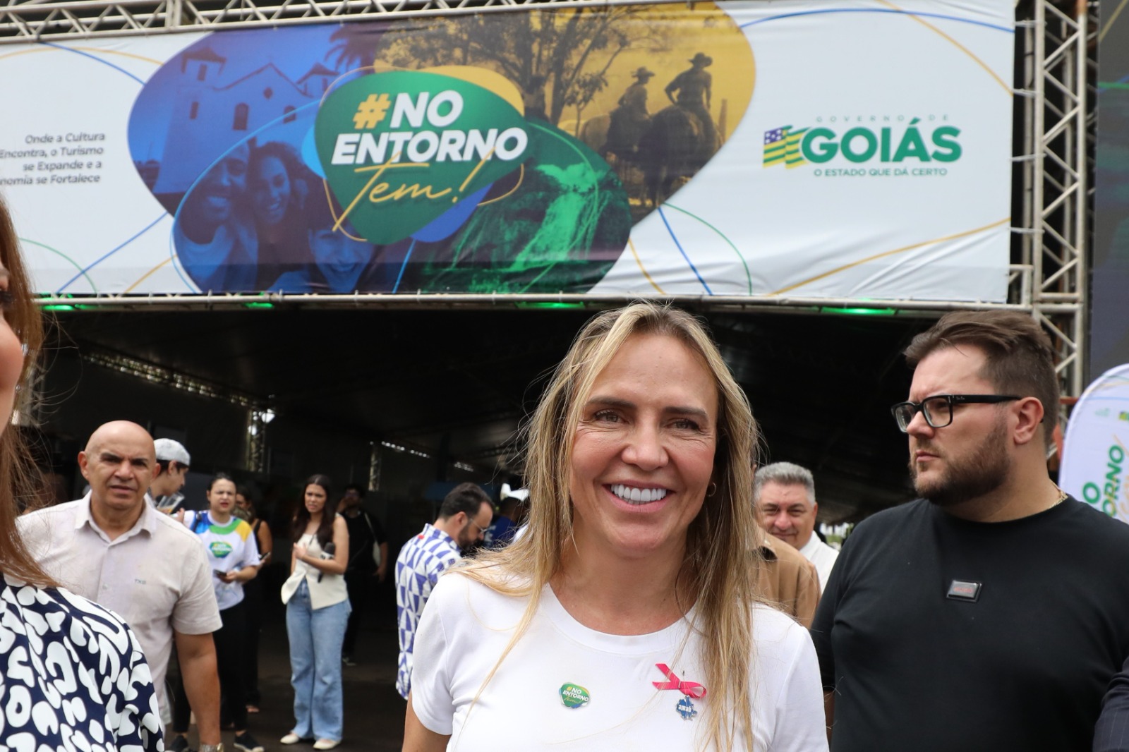 Em visita à feira na Torre de TV, Celina Leão destaca integração entre DF e Entorno