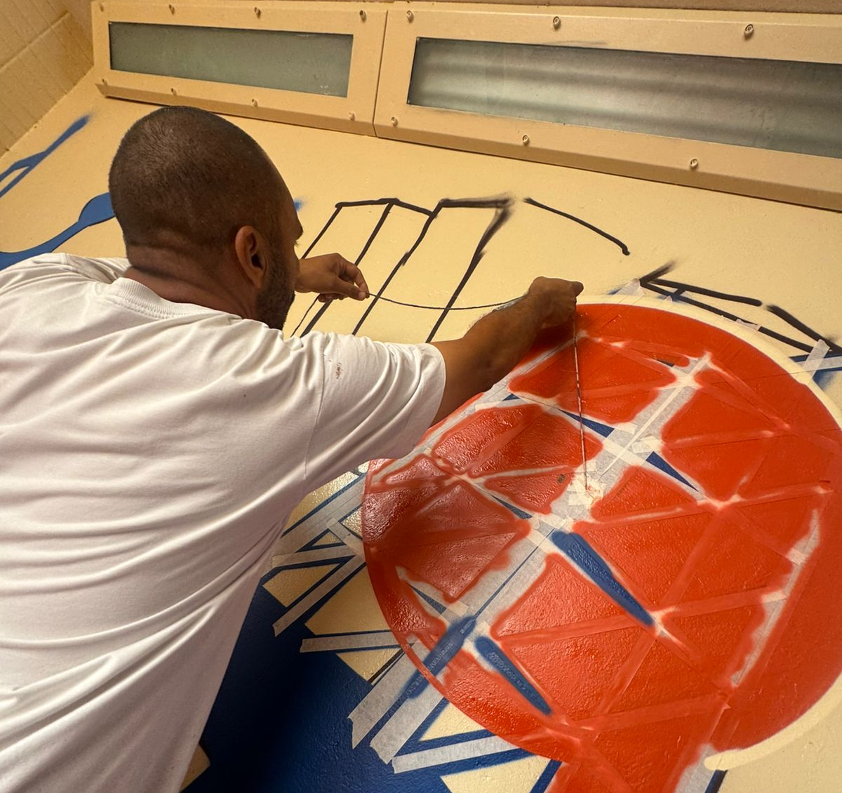 Grafite leva cor e dá vida às passagens subterrâneas do Plano Piloto