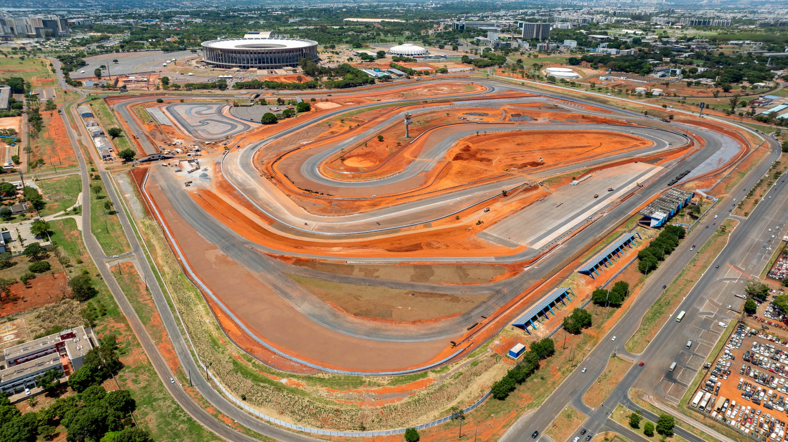 A um mês da reinauguração, governador Ibaneis Rocha visita obra do Autódromo de Brasília