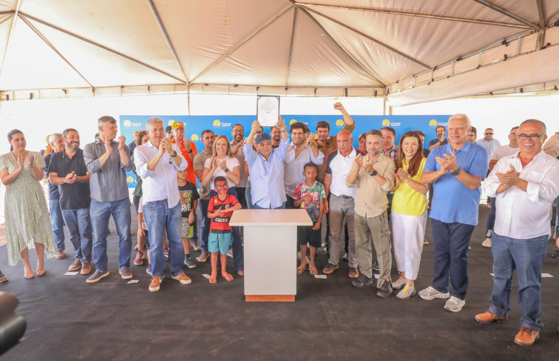 Estrutural: Com R$ 100 milhões em investimentos, GDF entrega energia em Santa Luzia e autoriza obras de saneamento