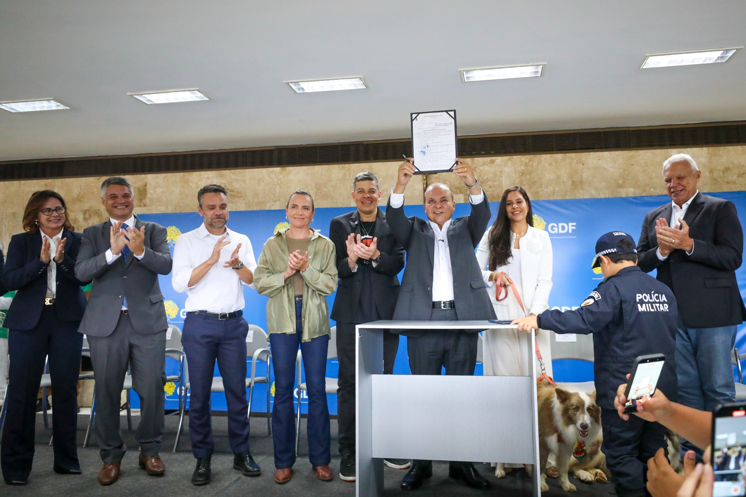 ​​​​​​​Governo do DF cria política inédita de apoio aos protetores de animais com cartões Ração e Castração