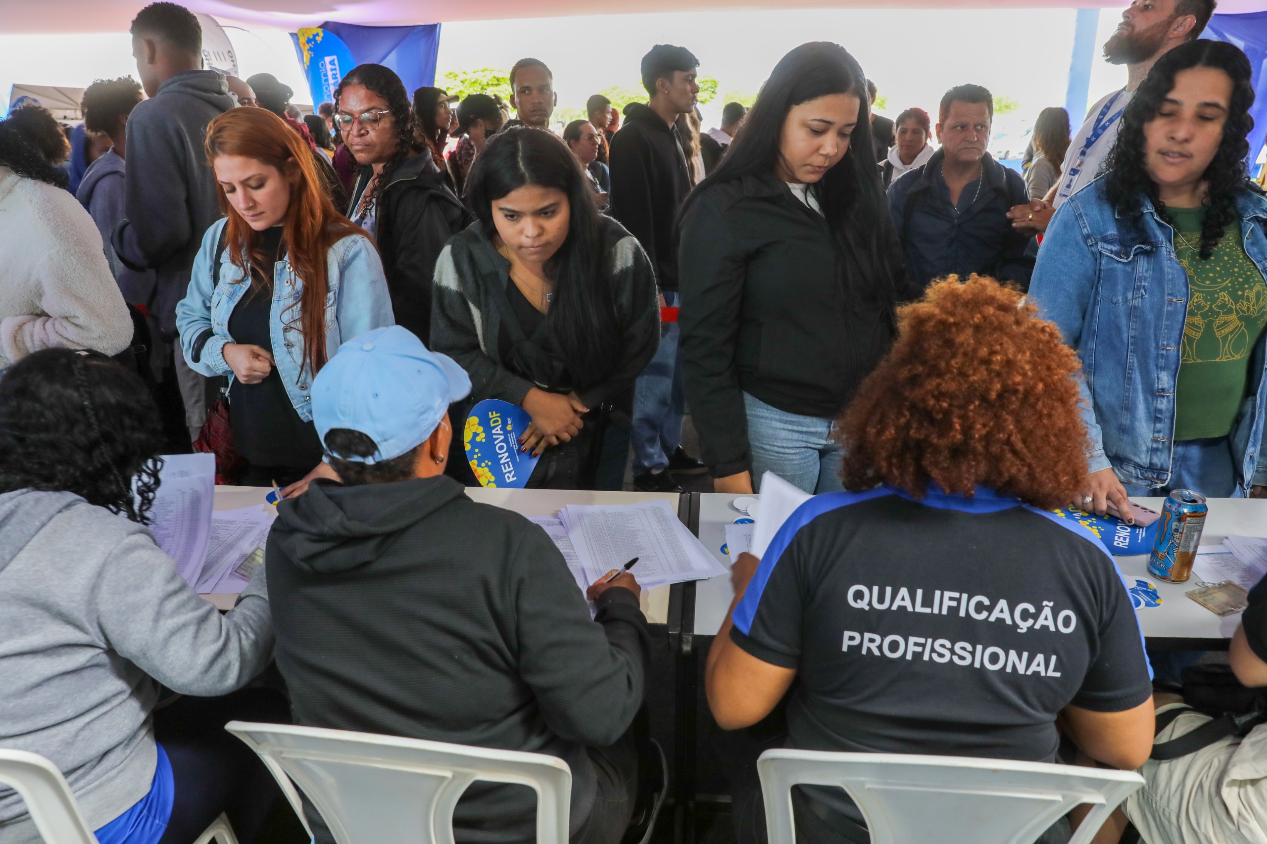 Feirão do Trabalhador oferece mais de 3,5 mil vagas de emprego nesta quarta (26)