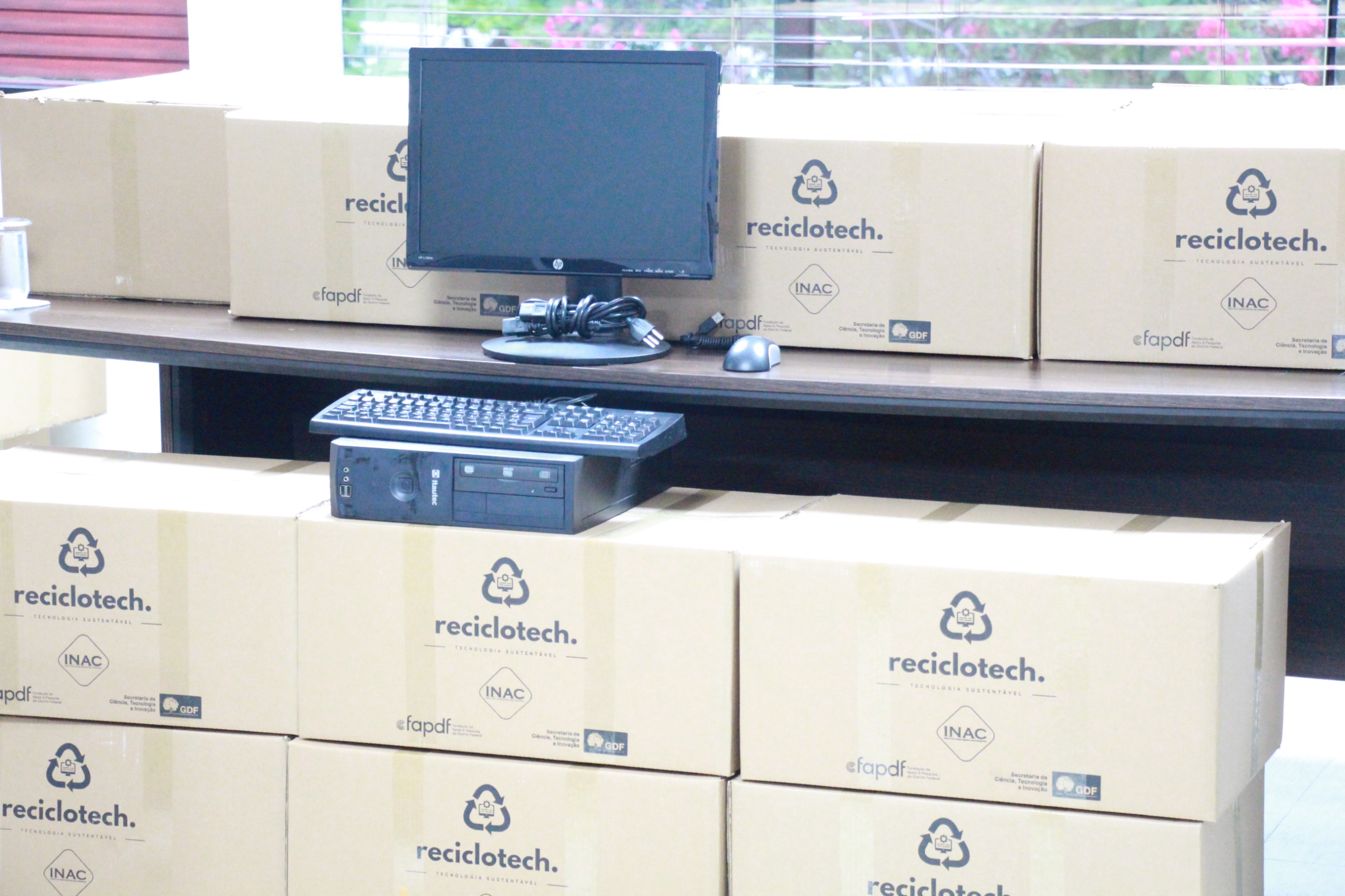 Computadores do programa Reciclotech são doados para a TCB