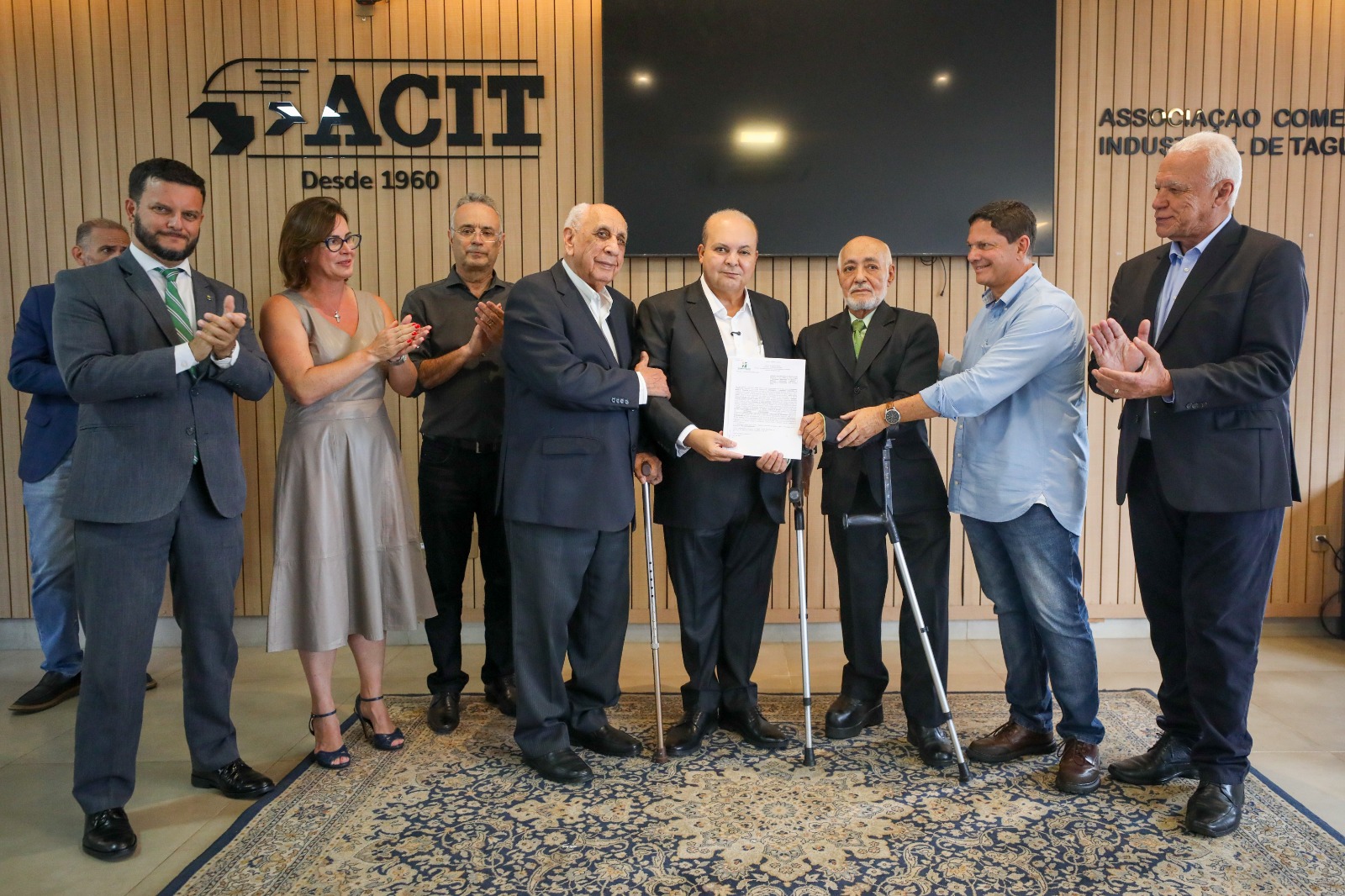 Associação Comercial e Industrial de Taguatinga recebe concessão de uso e regulariza área ocupada há 48 anos