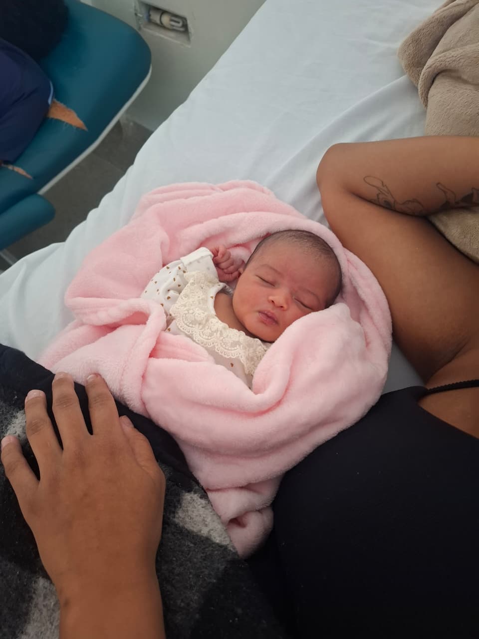 Bebê nasce dentro de carro e mobiliza equipe do Hospital Regional de Santa Maria