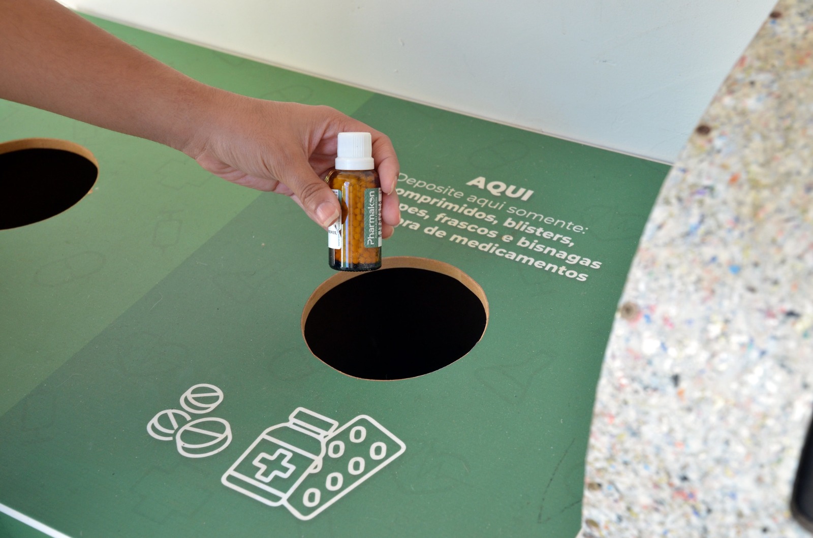 Profissionais orientam pacientes sobre o uso racional de medicamentos