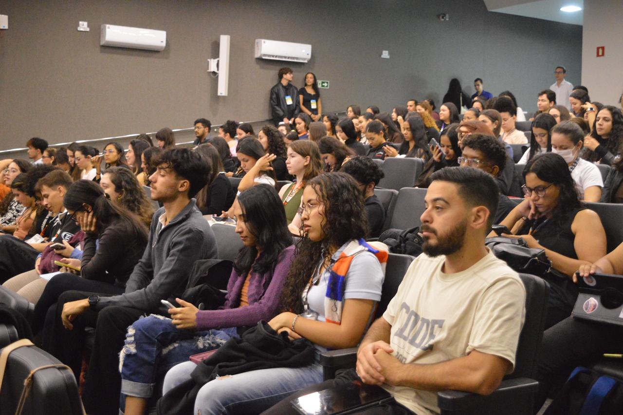 Escola Superior de Ciências da Saúde celebra Dia do Enfermeiro com evento para estudantes