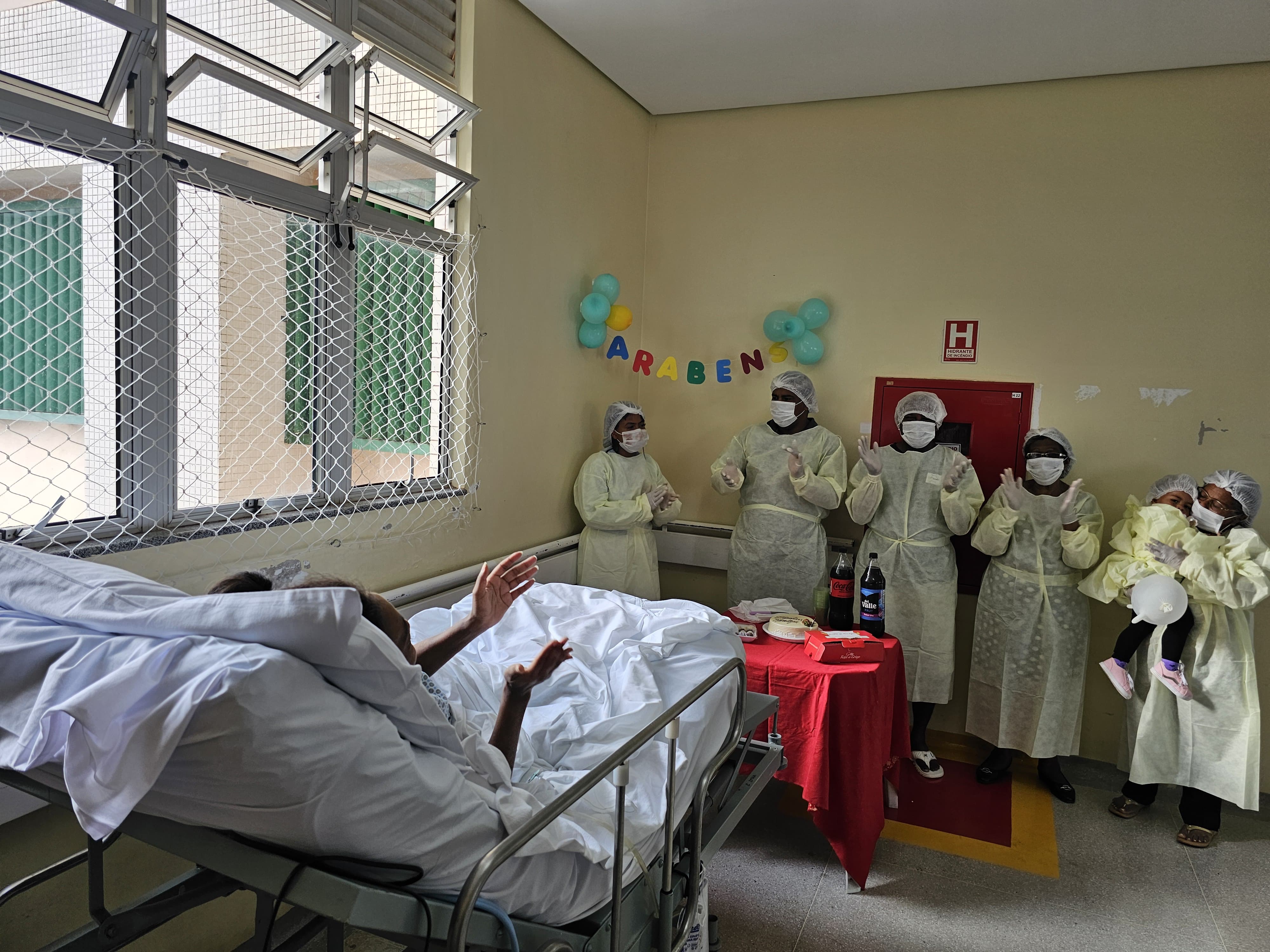 HRSM promove festa de 15 anos para filha de paciente internada