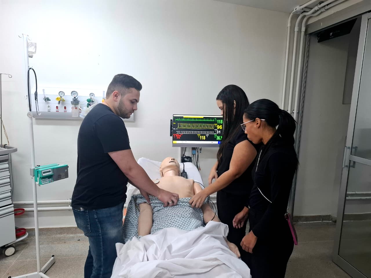 Simulação prepara profissionais para emergências graves no Hospital Regional de Santa Maria