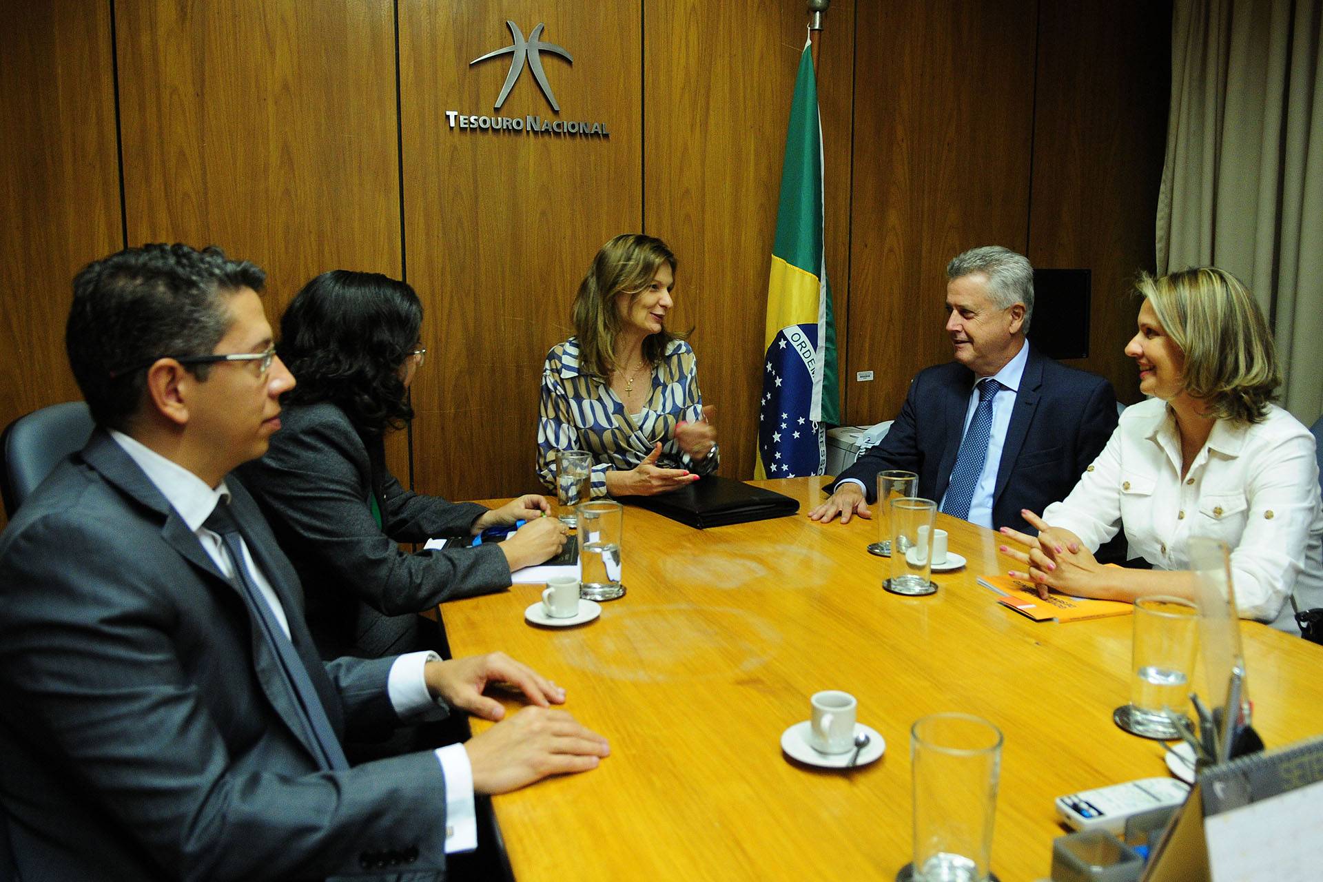 O governador de Brasília, Rodrigo Rollemberg, reuniu-se com a secretária do Tesouro Nacional, Ana Paula Vescovi, nesta quinta-feira (15).