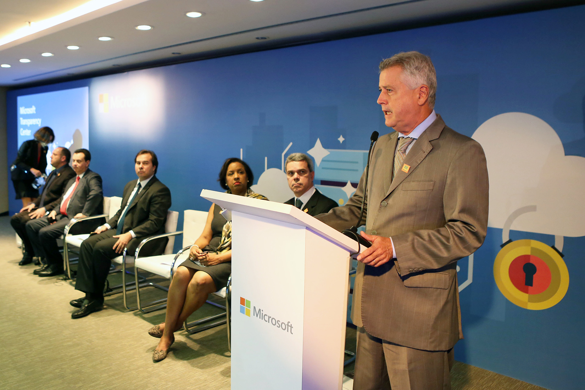 O governador de Brasília, Rodrigo Rollemberg, agradeceu à Microsoft por escolher a capital federal e disse que a novidade ampliará as possibilidades de parcerias.
