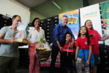 O governador Rodrigo Rollemberg e a colaboradora do governo Márcia Rollemberg participararam da entrega de brinquedos para as crianças