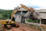 Operação retirou construções instaladas na área de proteção permanente na região da Bacia do Descoberto.