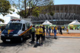 Policiais militares fazem segurança de torcedores no Estádio Mané Garrincha antes da partida entre Brasil e África do Sul.