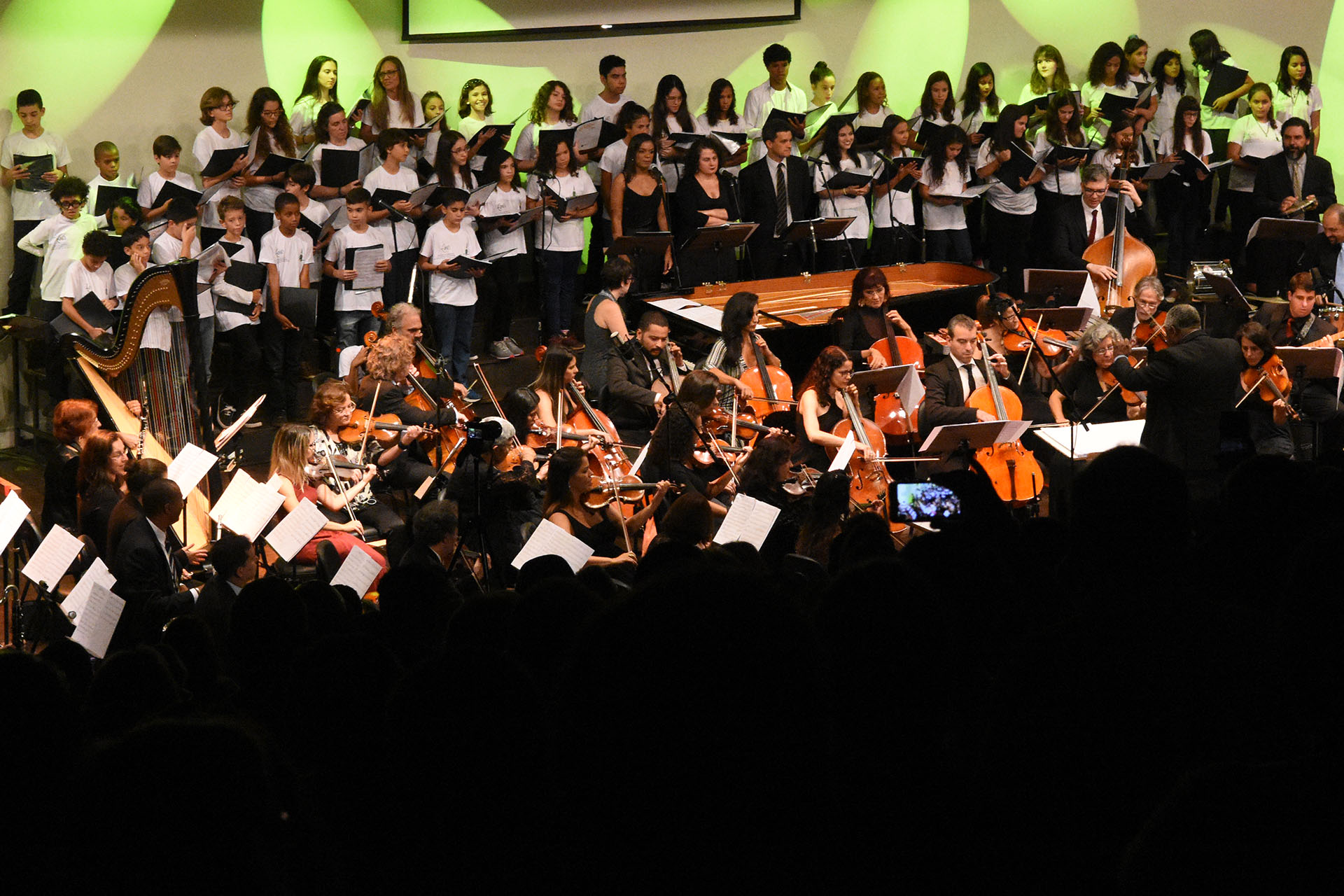 Concerto de abertura do ano letivo da Escola de Música de Brasília homenageou a Tom Jobim.