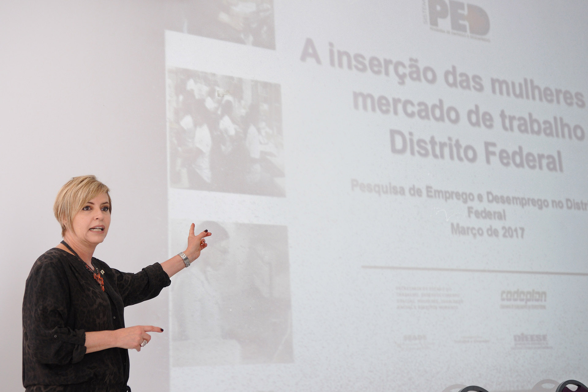 A secretária adjunta de Políticas para Mulheres, Igualdade Racial e Direitos Humanos, Raissa Rossiter, em divulgação da pesquisa, na Casa da Mulher Brasileira
