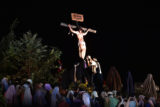 Momento da crucificação emocionou os fiéis.