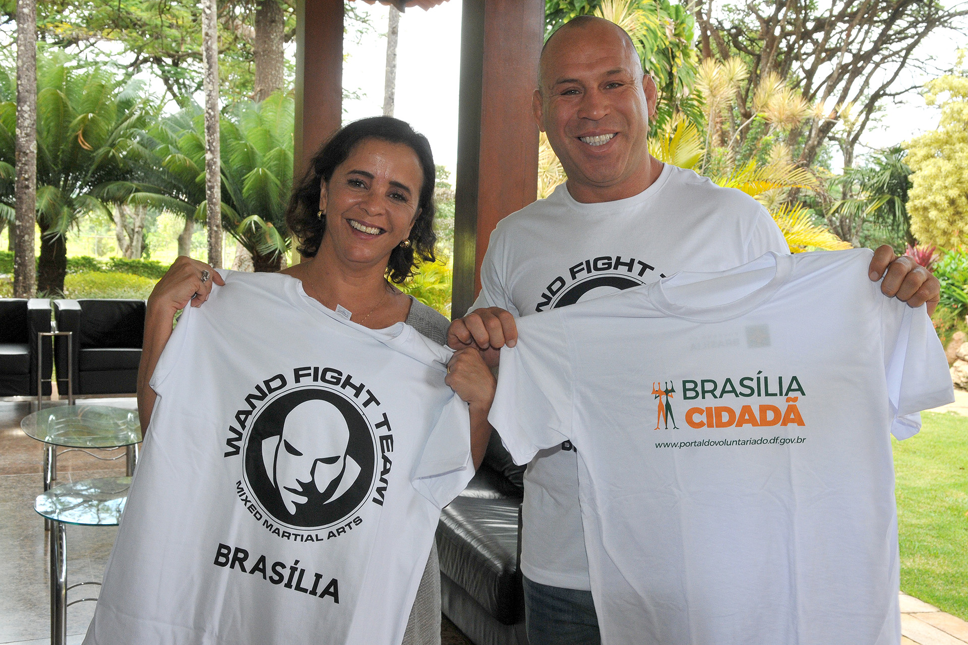 A colaboradora do governo de Brasília Márcia Rollemberg e o lutador de MMA Wanderlei Silva.