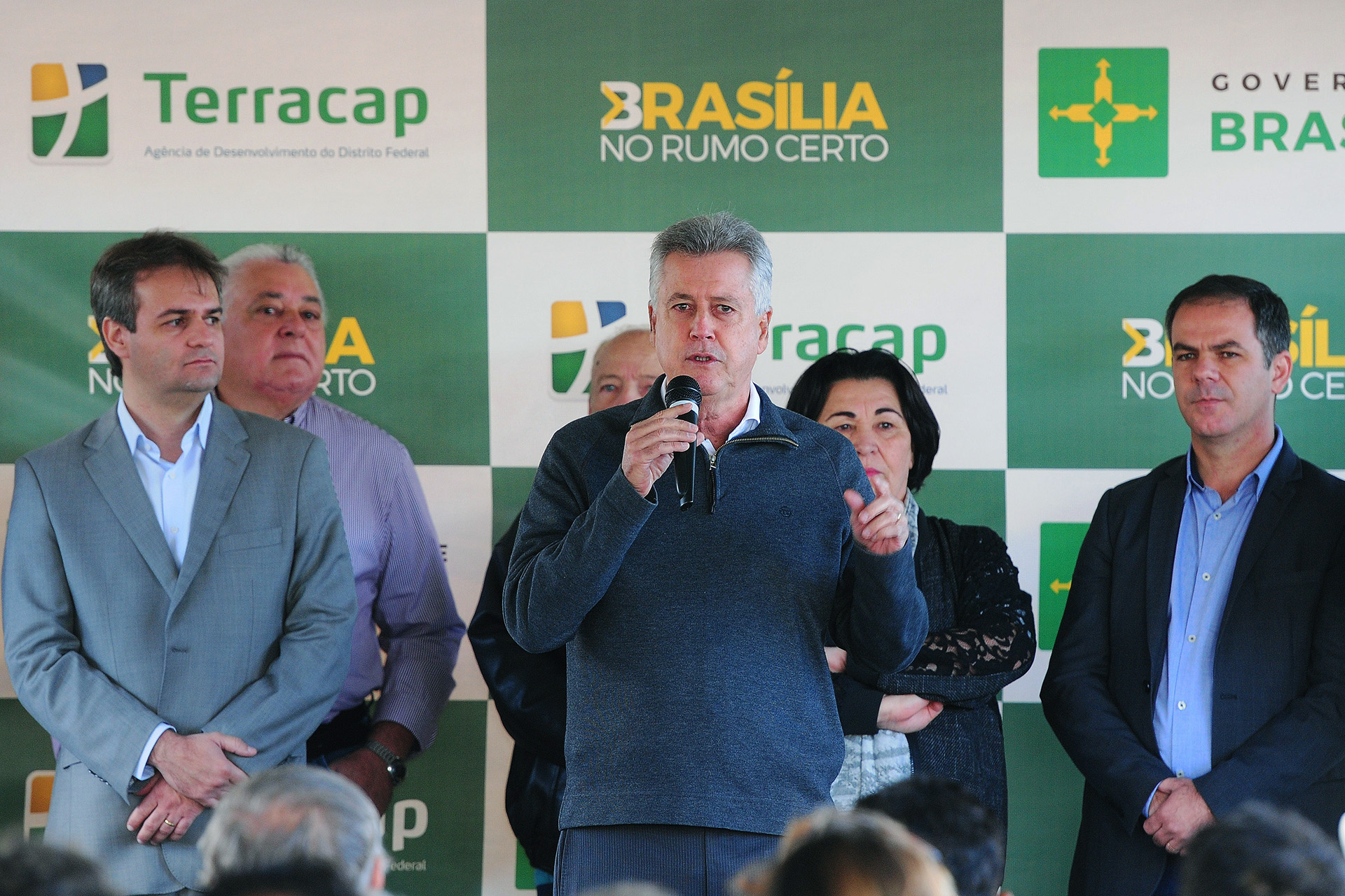 O governador de Brasília, Rodrigo Rollemberg, lançou o cadastramento para a regularização fundiária dos moradores do Trecho 3 do Setor Habitacional Vicente Pires.