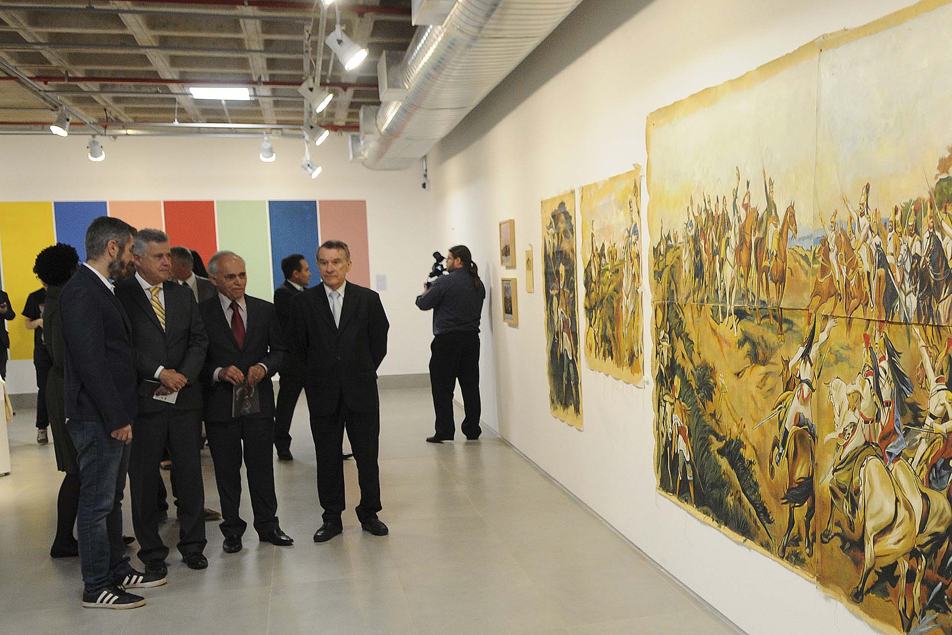 Inauguração do Centro Cultural Marcantonio Vilaça ocorreu na noite desta quinta-feira (29), com a abertura de duas exposições.
