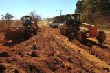 Obras de infraestrutura viária rural na região do Descoberto têm efeitos no combate à crise hídrica.