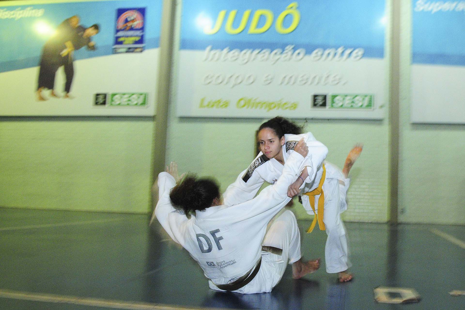 Aluna do CEF 17 de Taguatinga, Fabiane de Oliveira Pires, de 12 anos, ganhou duas medalhas no judô nos Jogos Escolares da Juventude.