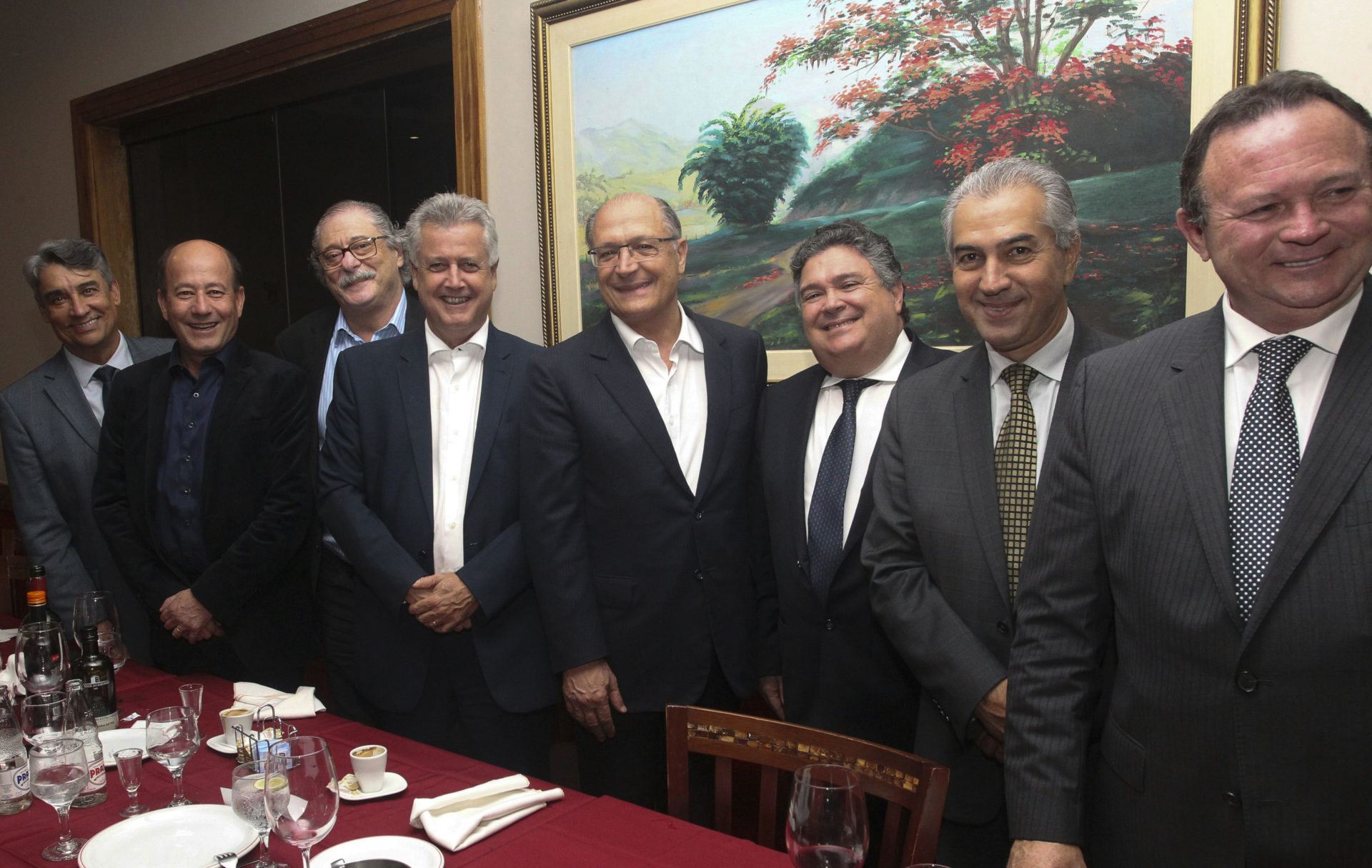 O governador Rodrigo Rollemberg reuniu chefes de Executivo em uma recepção que abre o último encontro do Fórum de Governadores do Brasil Central de 2017.