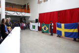 O embaixador da Suécia, Per-Arne Hjelmborn, e a embaixatriz, Anette Hjelmborn, visitaram o Centro Educacional 1 da Estrutural acompanhados da chefe da Assessoria Internacional do governo de Brasília, Renata Zuquim