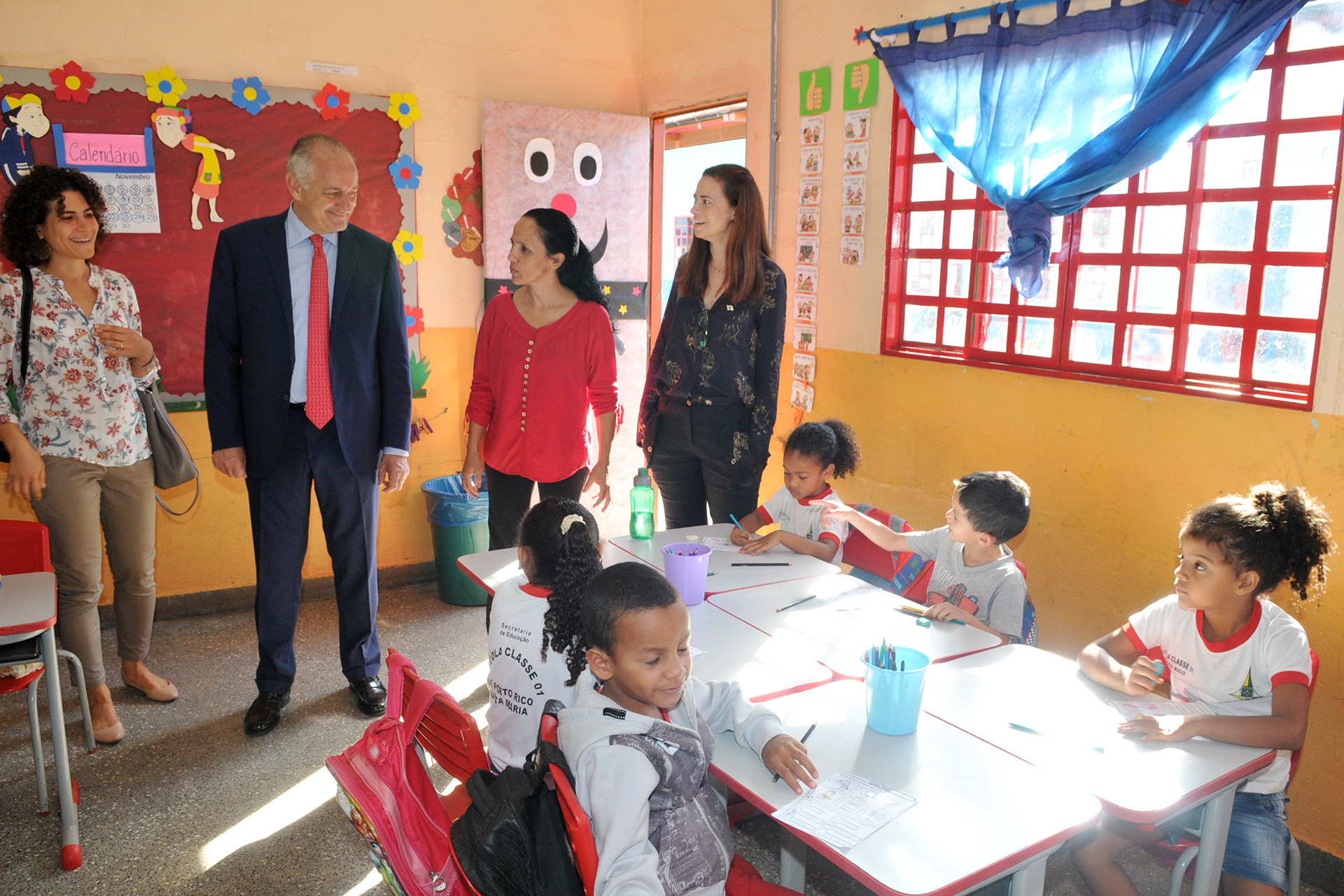 Na manhã desta segunda-feira (4), embaixador da Itália, Antonio Bernardini, retribuiu a visita dos alunos da Escola Classe 1 do Porto Rico