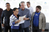 Moradora do Riacho Fundo II, a aposentada Maria das Graças Lopes recebeu a escritura das mãos do governador Rodrigo Rollemberg