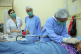 Enfermeiros voluntários ganham experiência e reforçam o quadro de profissionais no Hospital Regional de Santa Maria.