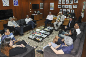O governador Rollemberg recebeu representantes do Fórum Alternativo Mundial da Água em reunião no Palácio do Buriti nesta segunda-feira (26).