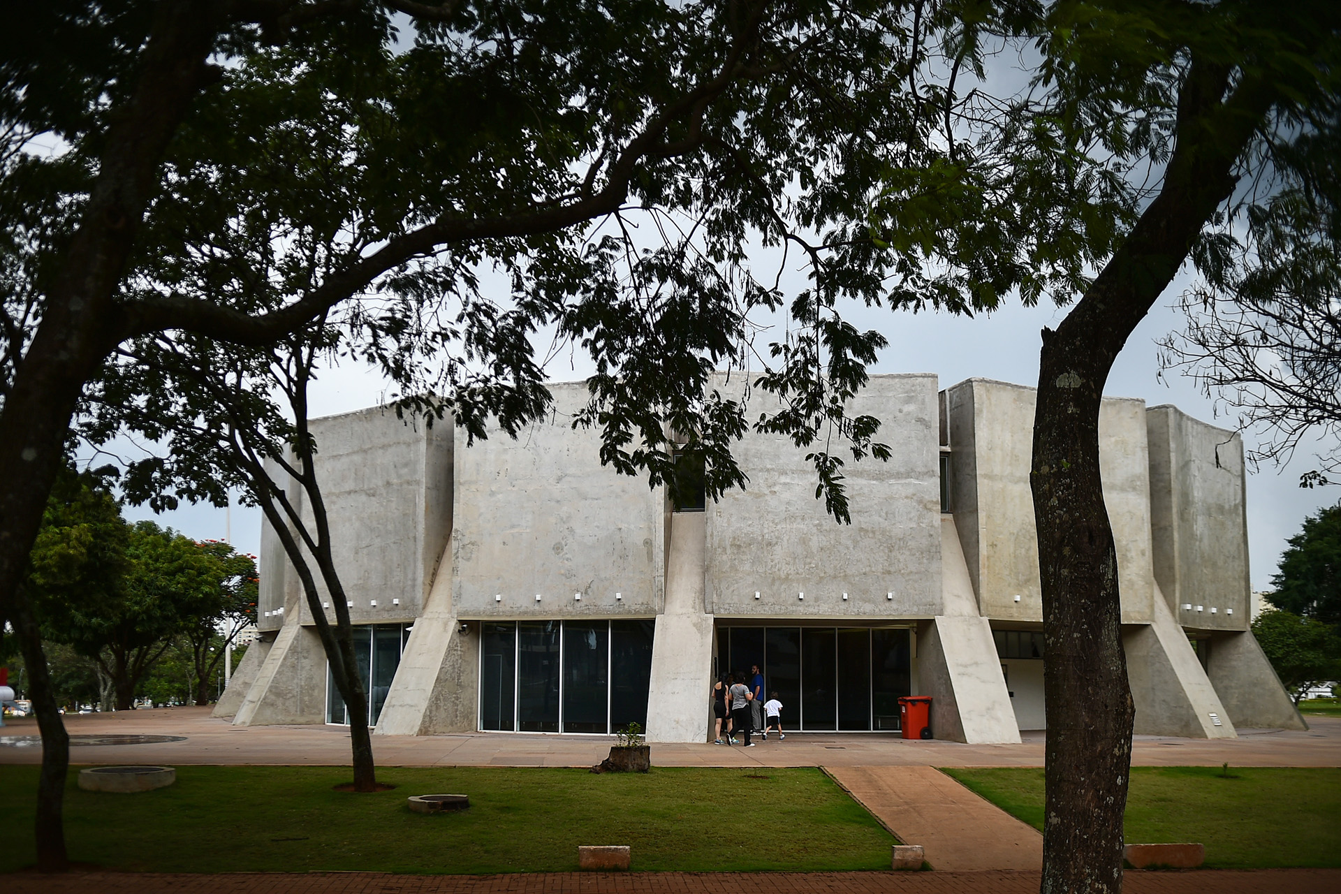 Estarão abertas a partir desta sexta-feira (18) as inscrições para o minicurso Astronomia para Apressados, do Planetário de Brasília. As inscrições vão até quarta-feira (23), das 8 às 18 horas.