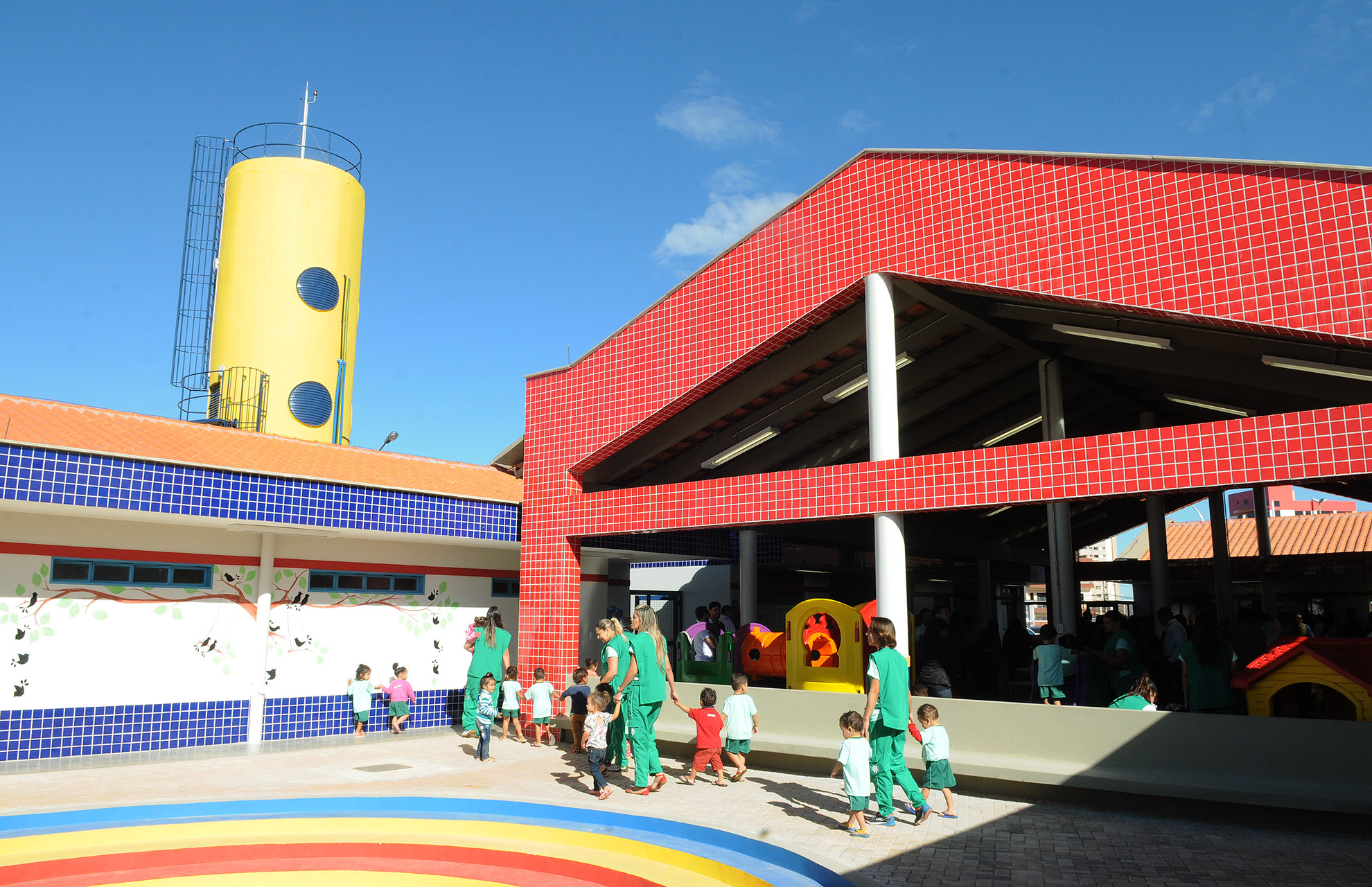 Foi inaugurado na manhã desta terça (26) o Centro de Educação da Primeira Infância Mandacaru (Cepi Mandacaru), na QR 204 de Samambaia. A escola tem capacidade para atender até 150 crianças de até 5 anos de idade, em período integral.