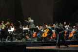 A Orquestra Sinfônica do Teatro Nacional Cláudio Santoro se apresentou na noite deste sábado (30) para um público de 5 mil pessoas. A noite contou com a performance de dançarinos de tango.