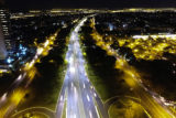 Iluminação de LED nos Eixos Rodoviários Norte e Sul aumenta a segurança dos motoristas e reduz o consumo de energia elétrica.