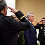 O novo comandante-geral do Corpo de Bombeiros Militar do Distrito Federal, coronel Francisco Roberto de Matos Guedes, de 50 anos, assumiu oficialmente o cargo na tarde desta quinta-feira (6).