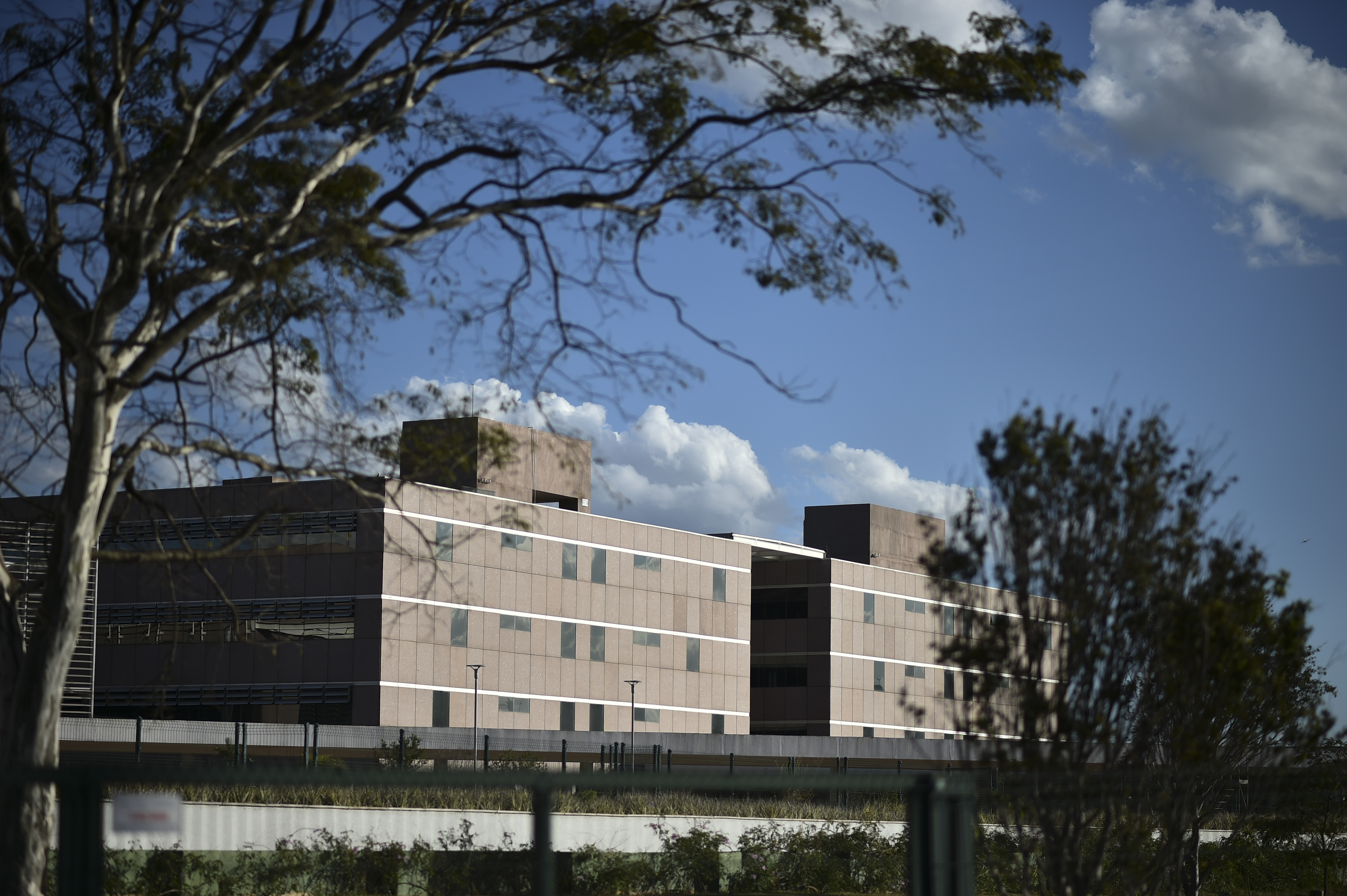 Taguatinga, Brasília, DF, Brasil 30/6/2017 Foto: Andre Borges/Agência Brasília.O governo de Brasília formará uma comissão, por meio de portaria, para abrir processo administrativo e verificar se há nulidade do contrato do Centro Administrativo do Distrito Federal (Centrad). Diante de indícios de fraude na licitação feita pela gestão anterior, auditoria da Controladoria-Geral do DF recomenda a medida.