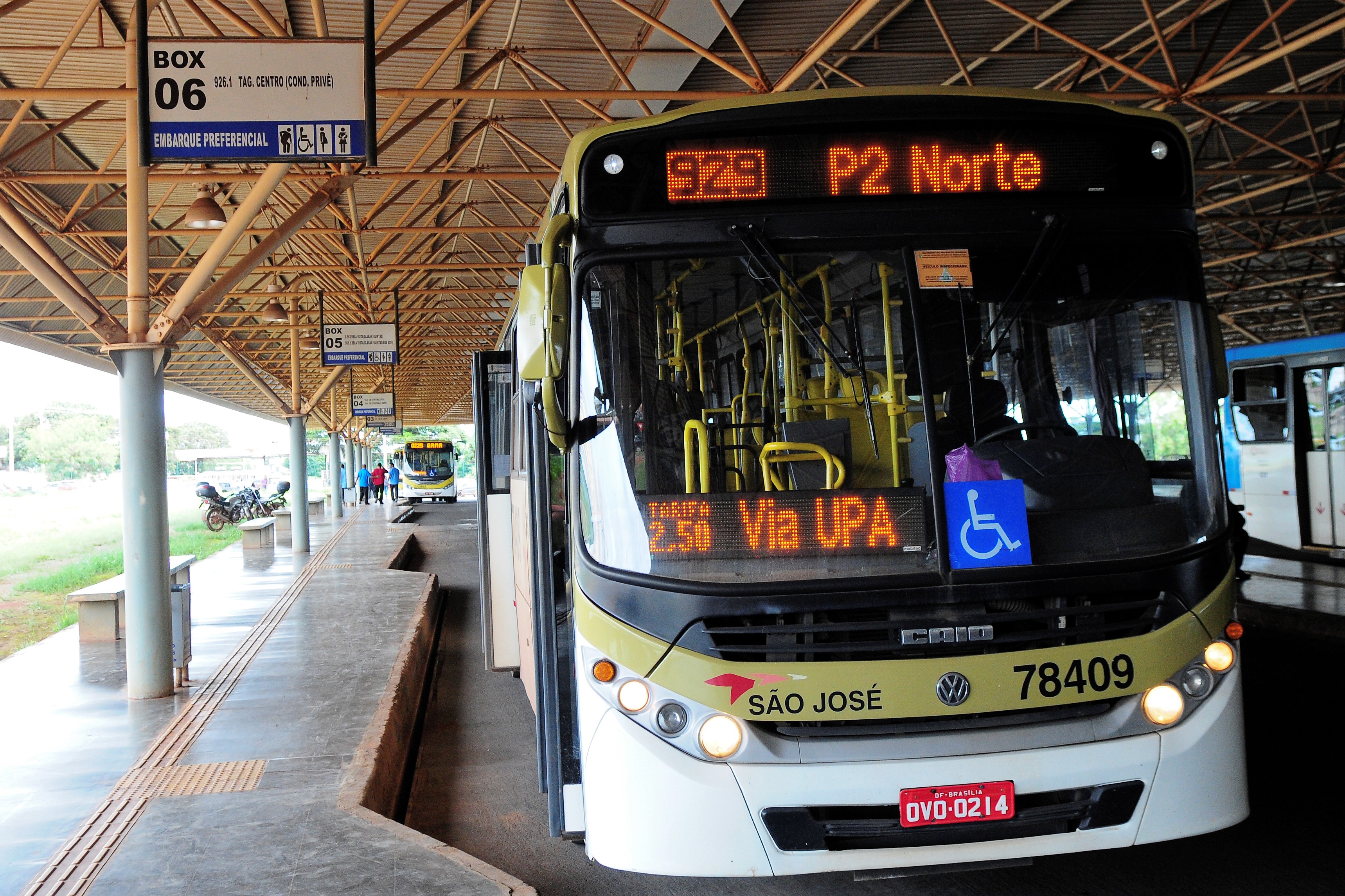 Ceilândia, Brasília, DF, Brasil 9/4/2018 Foto: Dênio Simões/Agência Brasília.O Transporte Urbano do Distrito Federal (DFTrans) promoveu mudanças em linhas circulares de ônibus que atendem aos passageiros de Ceilândia a partir desta segunda-feira (9).As alterações beneficiam principalmente os moradores do Sol Nascente, Setor M Norte, Setor O e Ceilândia Centro. As linhas de ônibus 0.926, 0.927, 0.928, 928.1, 0.929 e 364.1 terão reforço de frota e de horários.