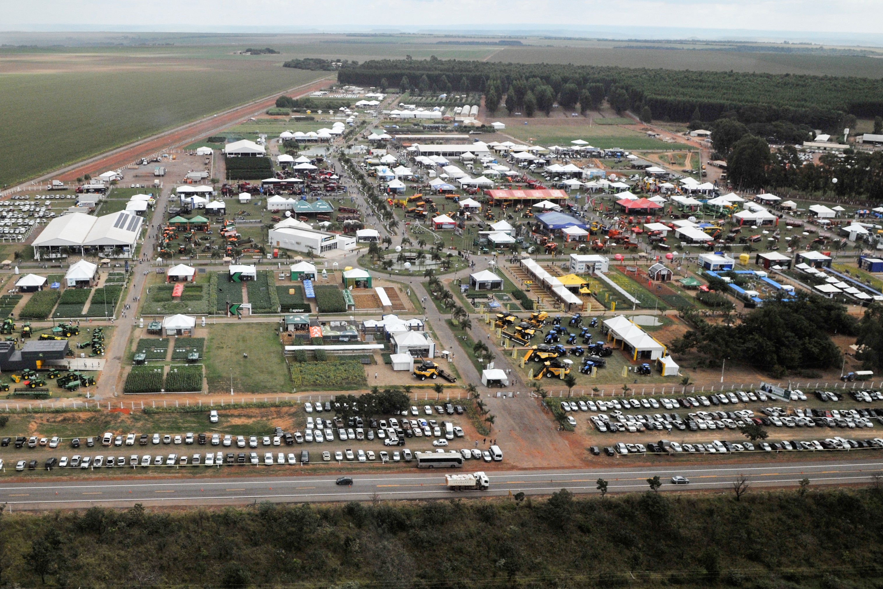 AgroBrasília, Brasília, DF, Brasil 19/5/2017 Foto: Tony Winston/Agência Brasília.O governador Rodrigo Rollemberg visitou nesta sexta-feira (19) a AgroBrasília, quinta maior feira de exposição agropecuária do Brasil, e a maior do Centro-Oeste.