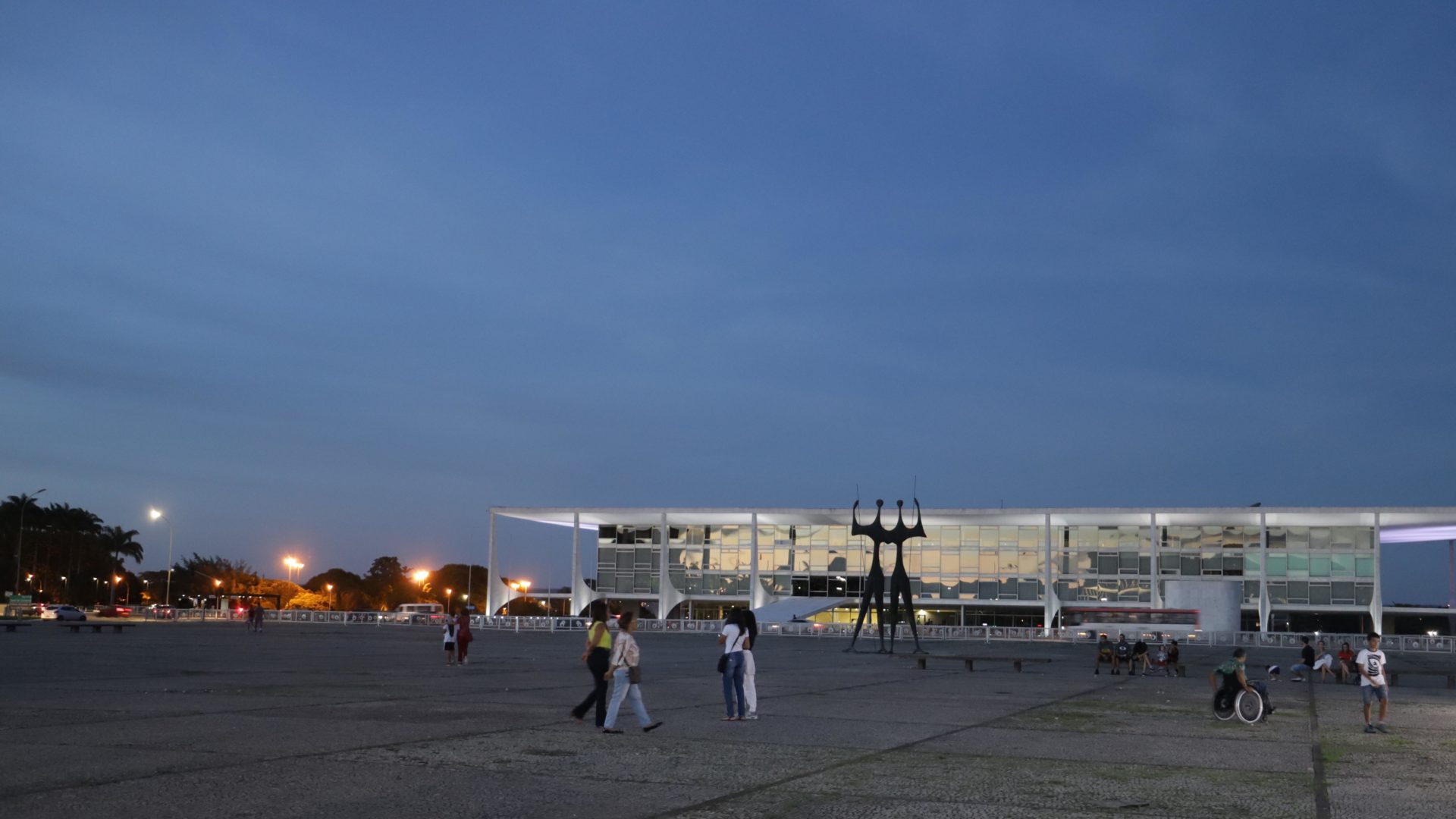 Brasília DF - Praça dos Três Poderes - Foto Luís Tajes/Setur-DF