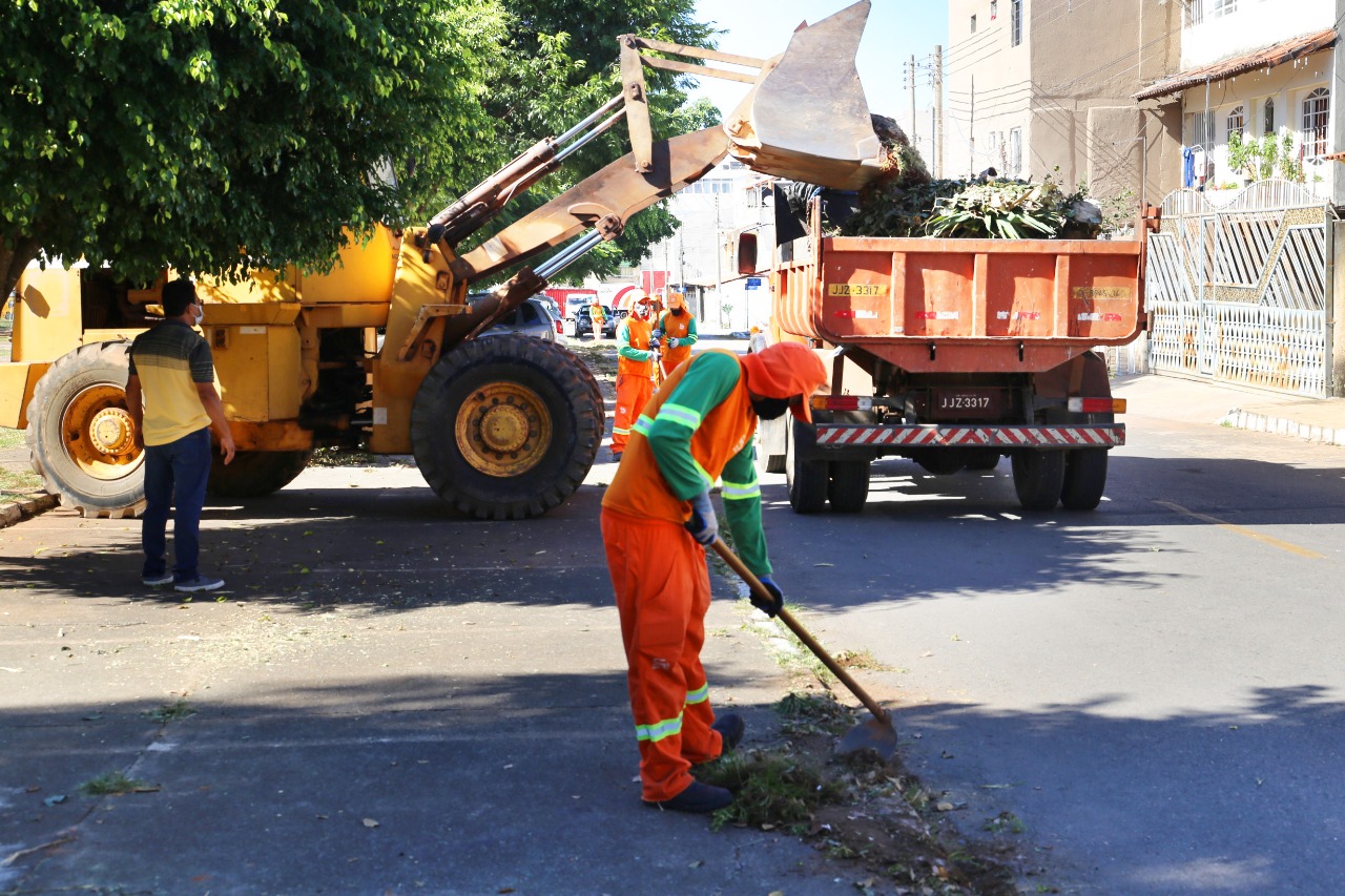 O SLU também destacou 36  servidores para ajudar na limpeza | Foto: João Rodrigues/AR Riacho Fundo
