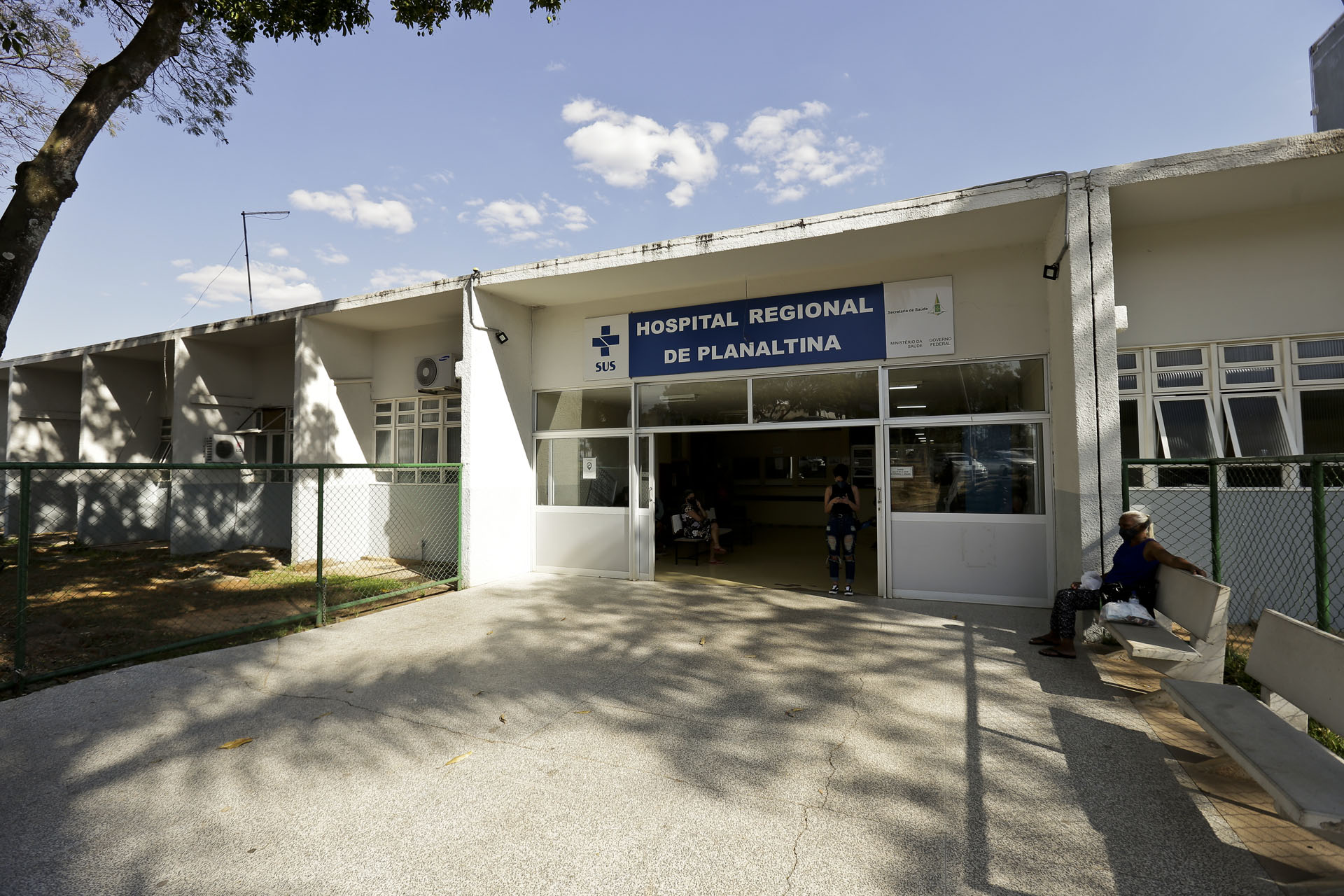 O laboratório do HRPL é responsável pelo processamento dos exames coletados nas unidades de saúde de Planaltina | Foto: Breno Esaki/Agência Saúde-DF