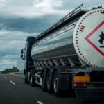 O tombamento de caminhões que transportam combustível está entre os acidentes mais perigosos  | Foto: Divulgação/Brasília Ambiental